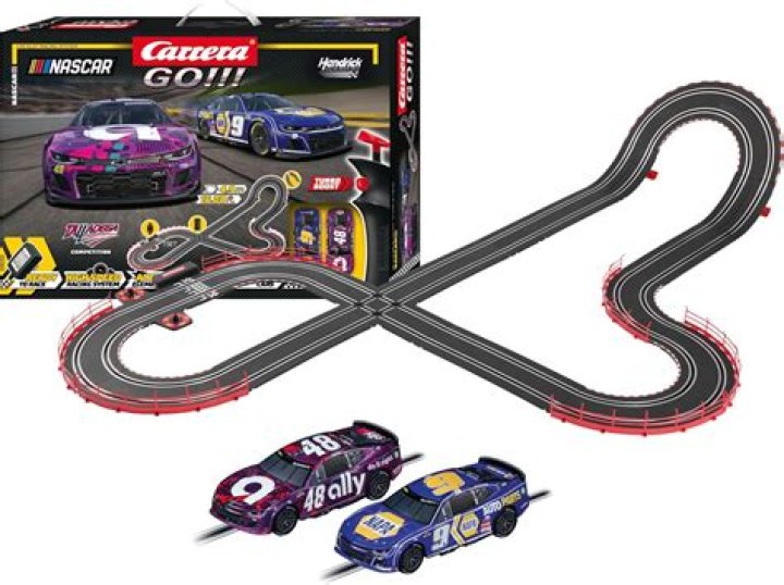 Can scx cars run on scalextric track?