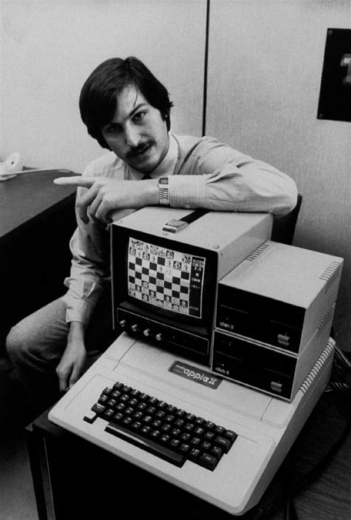 Did steve jobs acknowledge apple 2 team?