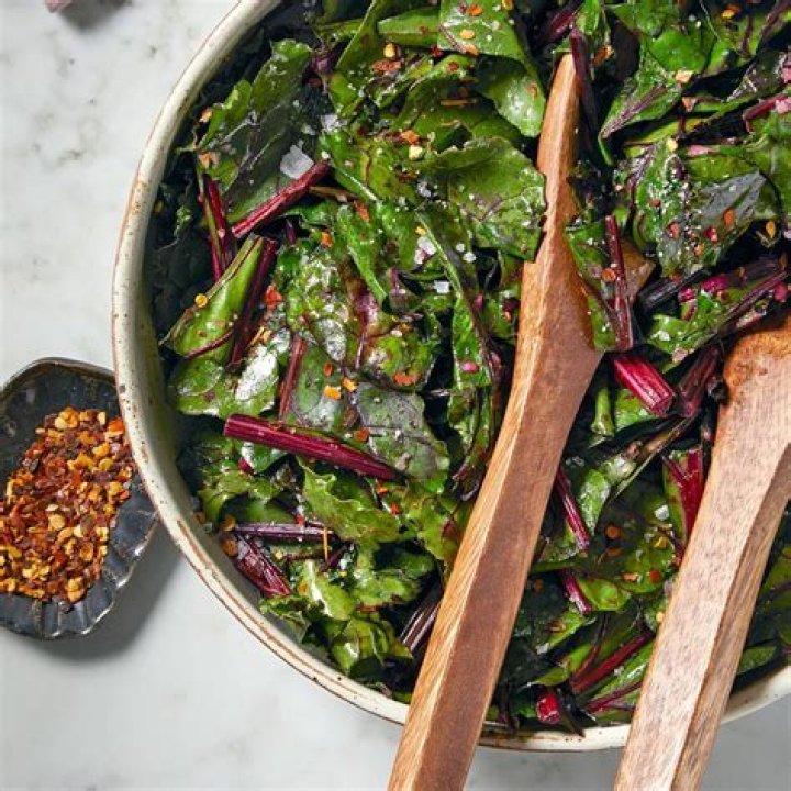 Do rabbits eat beet leaves?