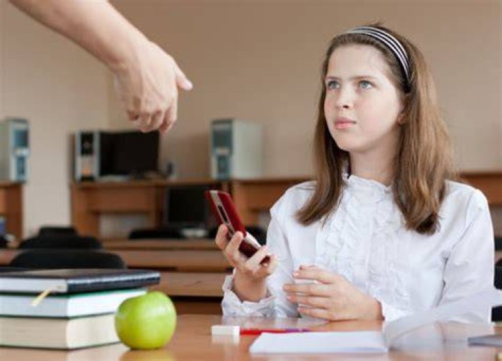 Is it illegal to confiscate a student's phone?