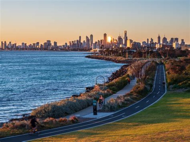 What suburbs are in bayside?