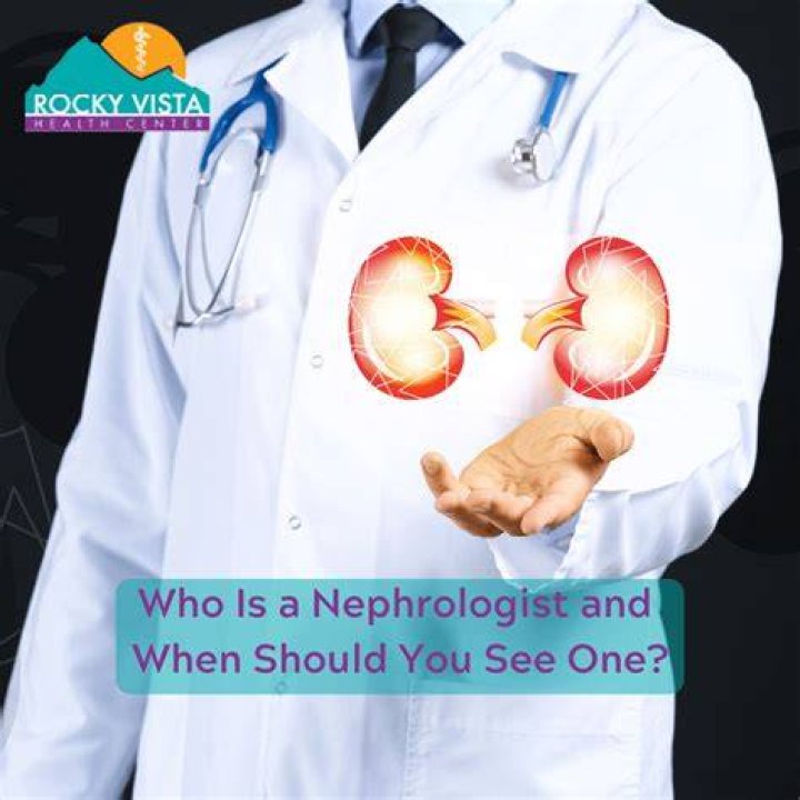 When should a nephrologist be consulted?