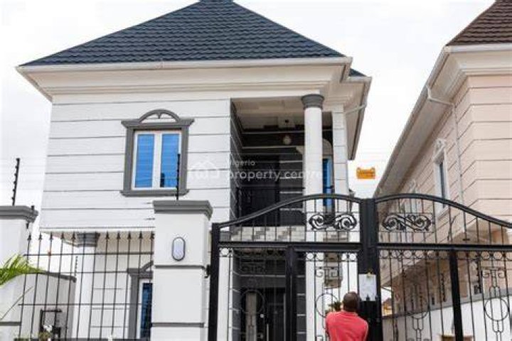 When was gowon estate built?