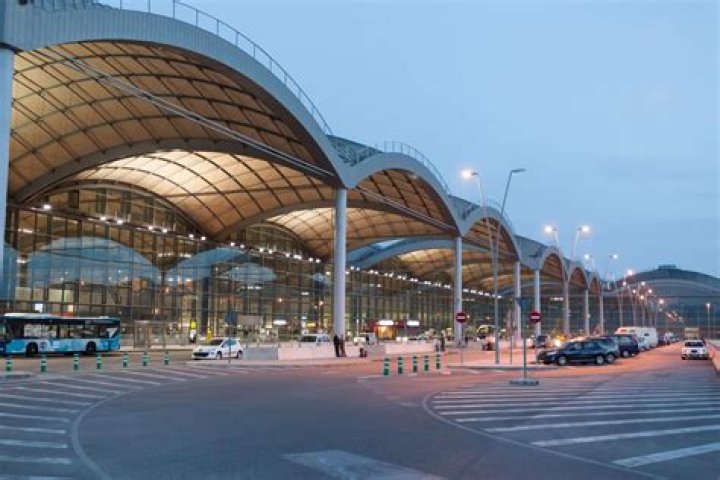 Where is alicante airport?
