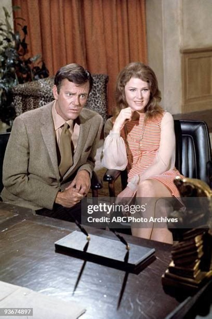 Who did mariette hartley married?