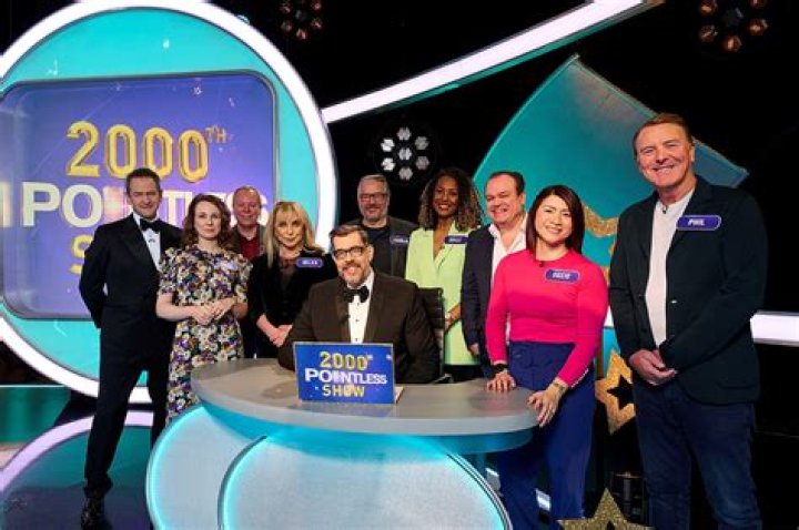 Whos on pointless celebrities tonight?