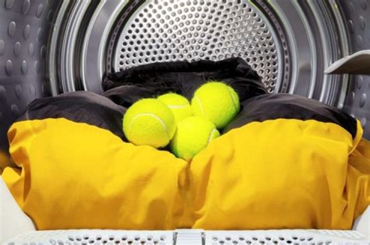 Why dry comforter with tennis balls?