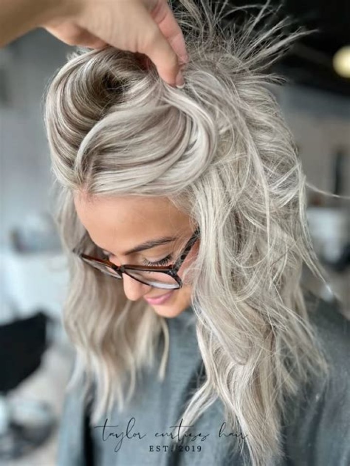 Will platinum blonde cover grey?